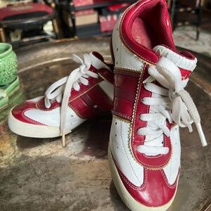 Red by Marc Ecko.
Size: 6.5
Color: Red, white with gold trim